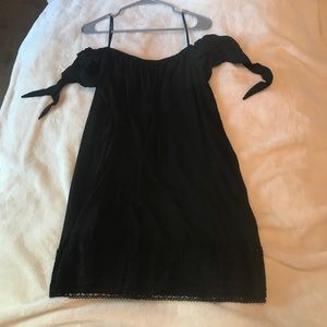 Black sleeveless dress